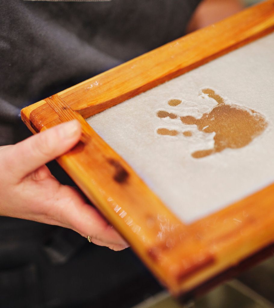 An impression of a baby´s hand on paper. 