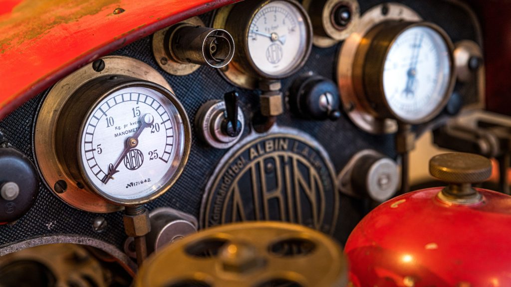 Instrumentpanel på en gammal brandbil